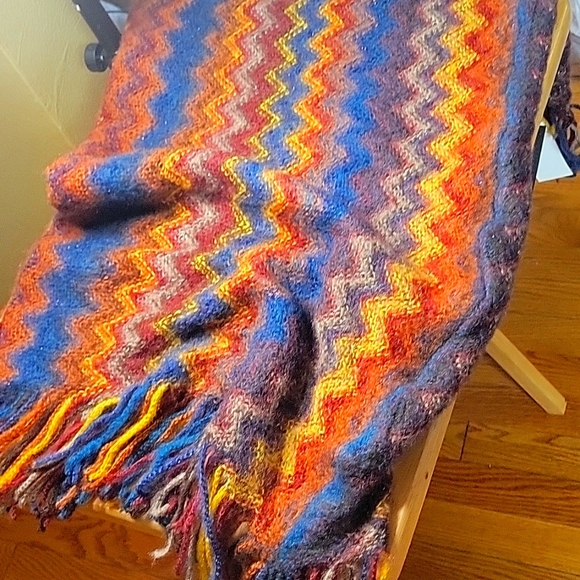 NWT Steve Madden Aztec pattern scarf - Picture 3 of 5